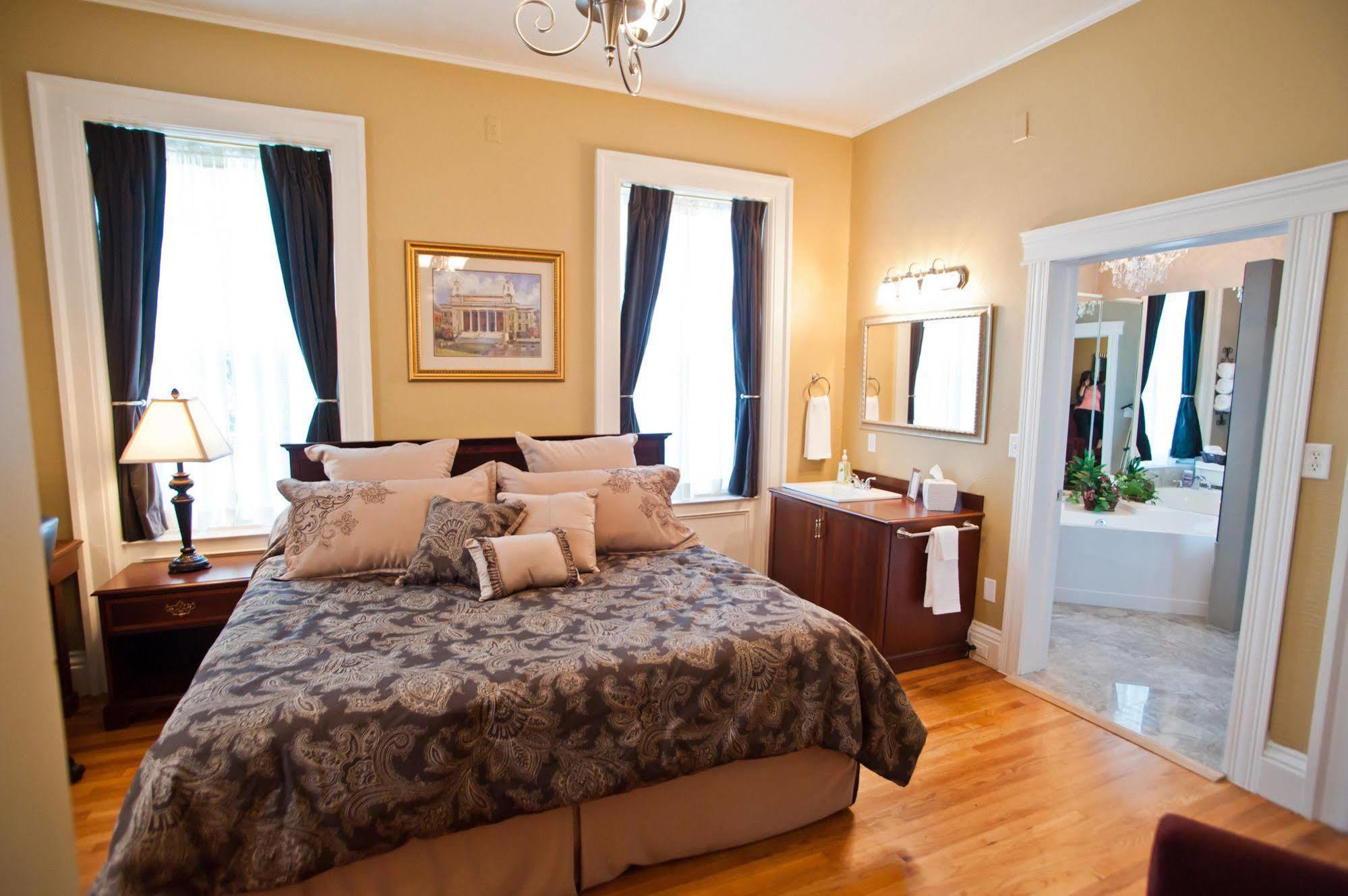 Beacon 4* Oswego